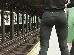 Ass stretching while waiting for the train Picture 8