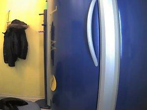 Naked blonde girl prepares for tanning Picture 4