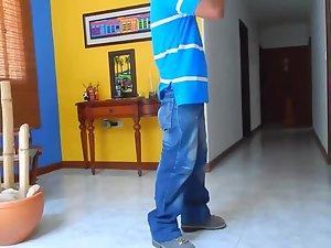 She bends over in front of a delivery guy Picture 5