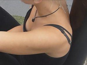 Nipple slip of a sexy blonde Picture 7