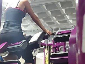 Gym hottie during her workout Picture 2