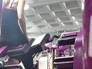 Gym hottie during her workout Picture 3