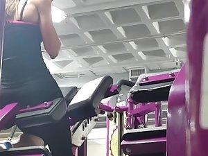 Gym hottie during her workout Picture 7