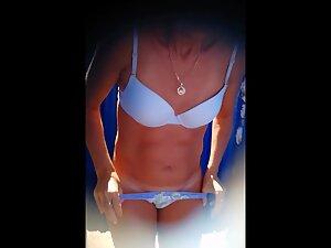Voyeur peeps a beautiful milf pussy in beach cabin Picture 2