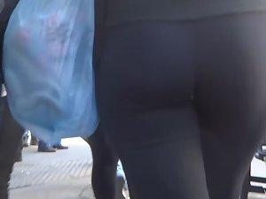 Fabulous milf in tight spandex Picture 8