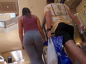 Ass looks magical when tights crawl in the crack Picture 1