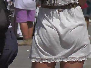 Just wait for her to kneel Picture 2