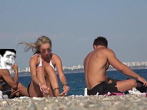 Beach voyeur peeping on intricate hot blonde Picture 8