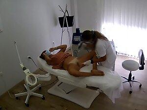 Spying on tanned milf's ass and pussy in beauty salon Picture 2
