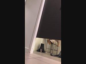 Quick look at naked ass in fitting room Picture 8