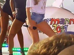 Pussy slip during beach concert Picture 2