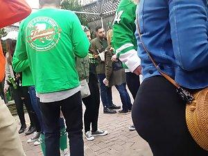 Chubby girl's leggings became very transparent Picture 3