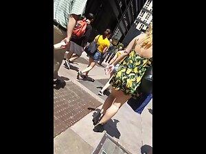 Summer breeze shows bare butt in upskirt Picture 5