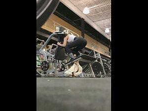 Gym voyeur peeps on booty building in progress Picture 5