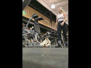 Gym voyeur peeps on booty building in progress Picture 6