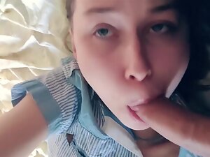Girlfriend that absolutely loves sucking a hard penis Picture 4