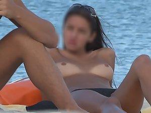 I think she knows she's the hottest one Picture 1