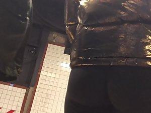 Perfect ass in tights seen in subway train Picture 2
