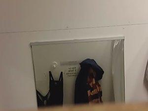 Quick peeks into the fitting room Picture 3