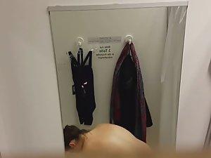 Quick peeks into the fitting room Picture 7