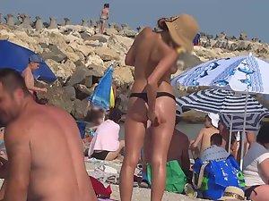 Shaved pussy slip from bikini on beach Picture 2