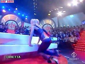 Sexy girl falls down on a television show Picture 2