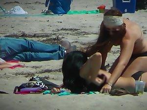 Priceless moment of accidental nudity on beach Picture 5
