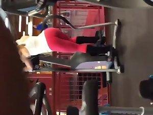 Fitness chick spied as she works out Picture 2