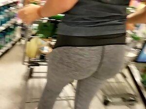 Plump ass in grey tights spotted in a store Picture 1