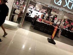 Big boobs of a cute bombastic blonde shorty Picture 7