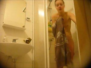 Spying on slim girl's naked ass in bathroom Picture 6