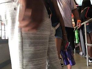 Black girl likes to touch a hard pole with her butt Picture 8