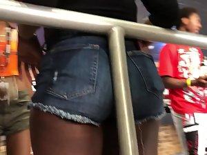 Black girl likes to touch a hard pole with her butt
