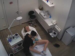 Peeping on quick removal of pubes from hot pussy Picture 5