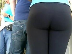Exciting ass in front of a voyeur