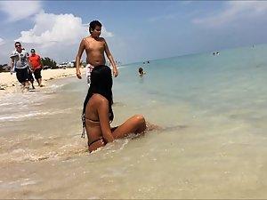 Amazing body of young milf on the beach Picture 6