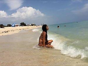 Amazing body of young milf on the beach Picture 8
