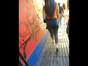 Hot shorty got a big booty Picture 3