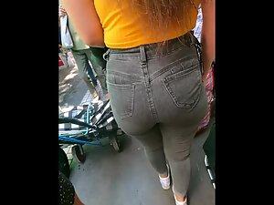 Hot shorty got a big booty Picture 7