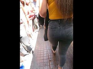 Hot shorty got a big booty Picture 8