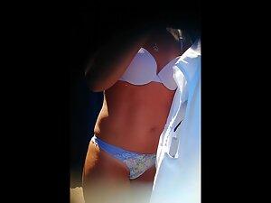 Voyeur peeps on fuckable fit milf in the beach cabin Picture 2