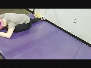 Flexible girl does her stretching Picture 6