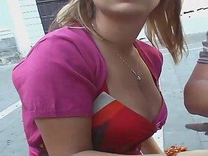 Prom queen got amazing cleavage Picture 2