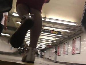 Seductive look of curvy girl in subway train Picture 7