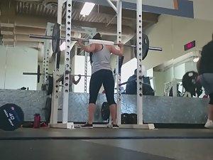 Fit girl squats in the gym Picture 1