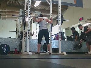 Fit girl squats in the gym Picture 7
