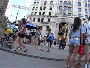 Tourist girl with terrific butt in loose shorts Picture 2