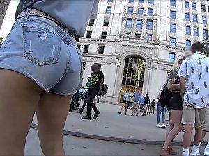Tourist girl with terrific butt in loose shorts Picture 6