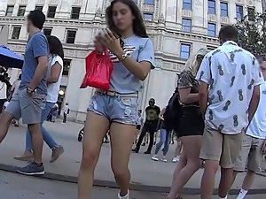 Tourist girl with terrific butt in loose shorts