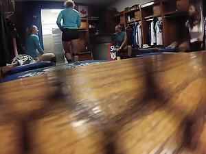 Long spy video inside female locker room Picture 3